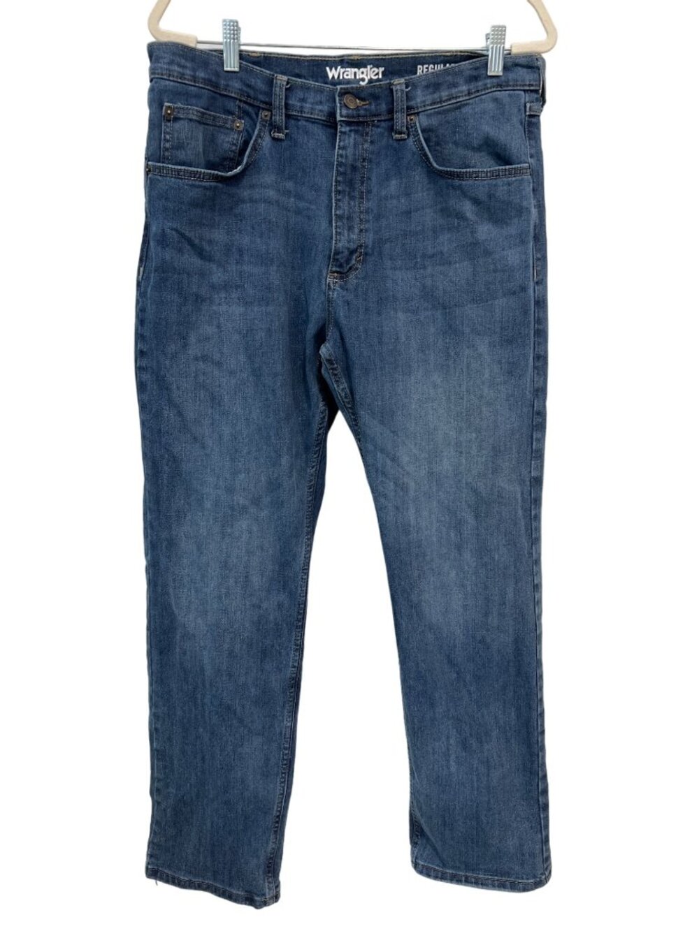 Wrangler Jeans Mens 34x32 Regular Fit Denim Blue Cotton Medium Wash Ranch Farm